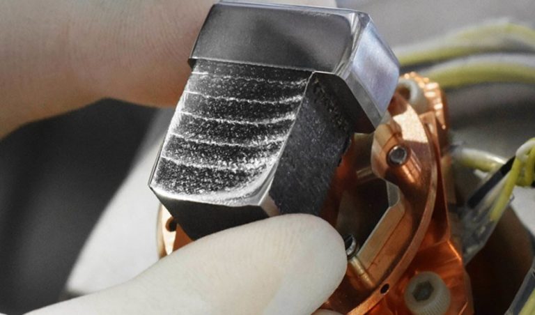 پرینت سه بعدی کامپوزیت فلزی با سختی لایه های مختلف