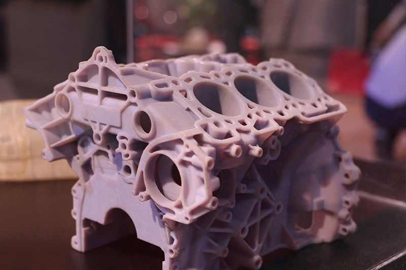 توسعه بدنه موتور ۶ سیلندر با استفاده از تکنولوژی پرینت سه بعدی PolyJet توسط گروه آیدیزاین