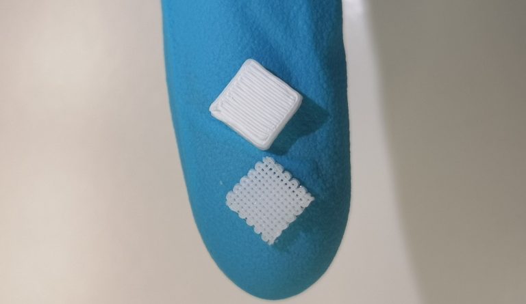 یک روش پرینت سه بعدی جدید جهت ادغام جوهرهای مایع در مواد جامد