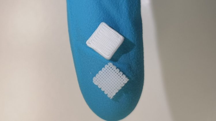 یک روش پرینت سه بعدی جدید جهت ادغام جوهرهای مایع در مواد جامد