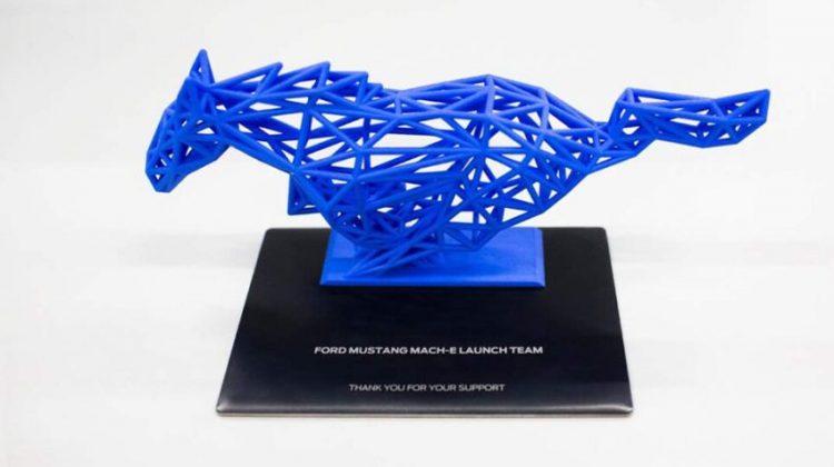 مجسمه پرینت سه بعدی شده شرکت فورد پرینت سه بعدی برای تشکر از مشتریان